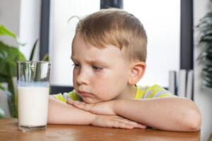 こんな牛乳はNG！絶対に飲んではいけないサインとは？