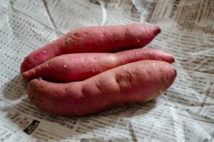 新聞紙に包む・段ボールで保管