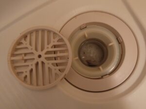 おしっこはぬめりと臭いの栄養源