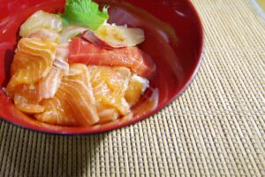 残った刺身で作った漬け丼