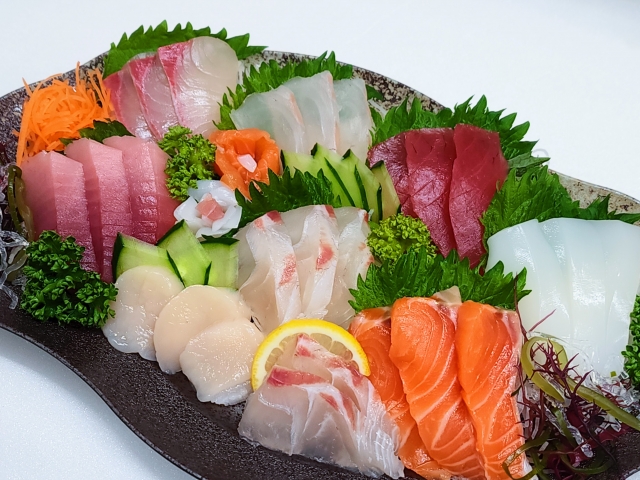 お刺身は何歳から食べられる？