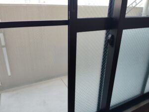 網戸を「右側」にするだけで侵入が激減する理由