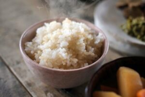 黄色くなったご飯食べて大丈夫？