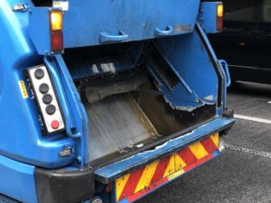 ゴミ収集車の中で起きている「目に見えない恐怖」